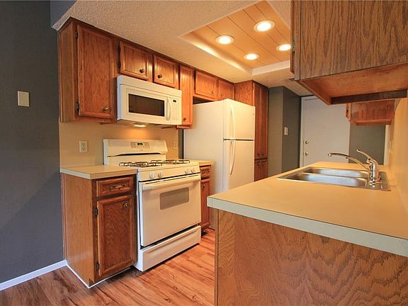5th image of 707 Rollingway Dr APT B