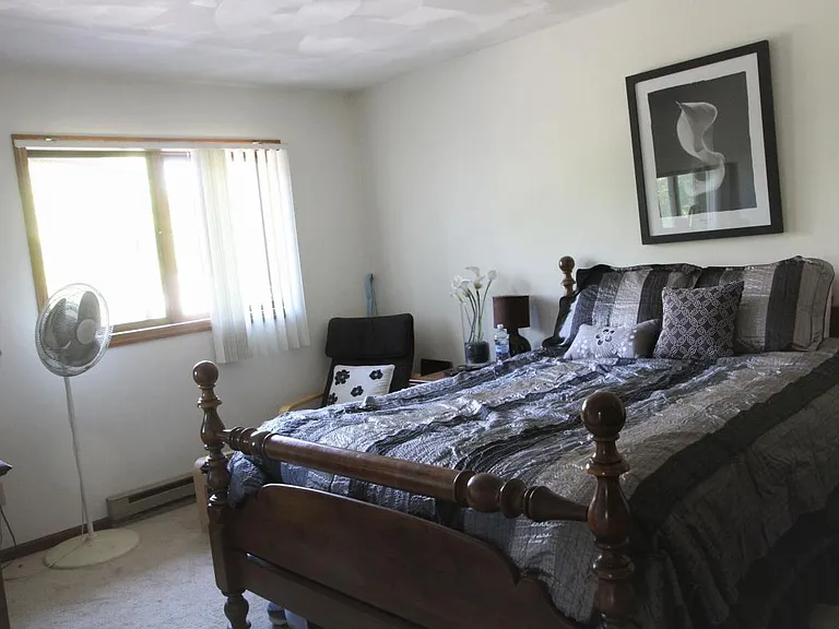 884 Hemlock Dr — Photo 4