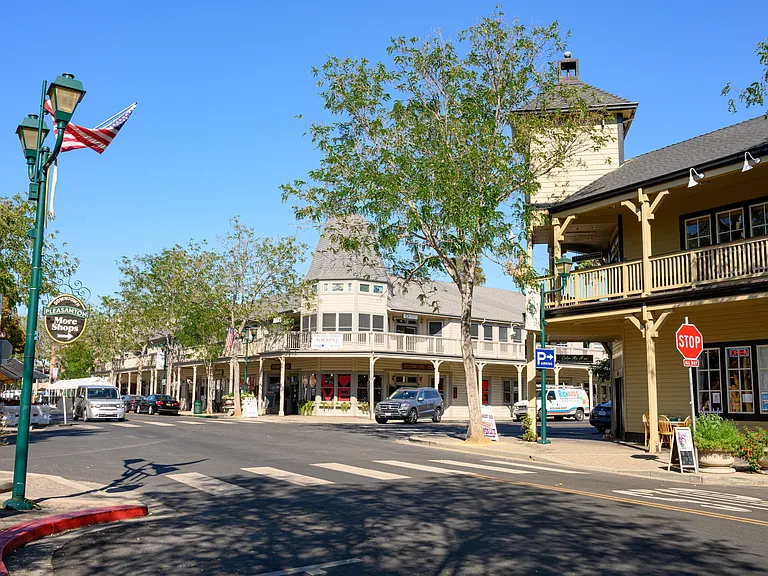 Pleasanton Heights — Photo 13