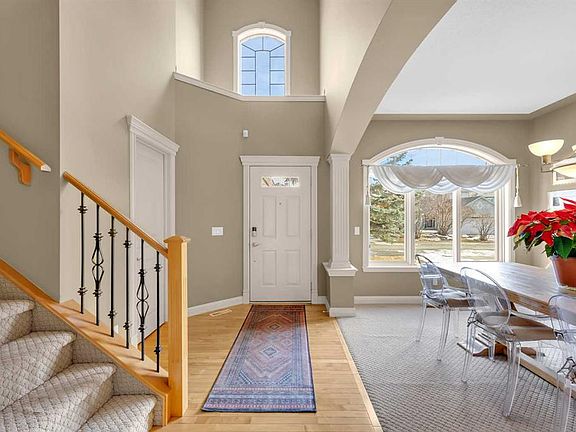 4th image of 97 E Strathridge Close SW