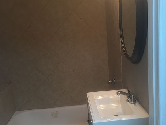5th image of 2753 Acacia St #1