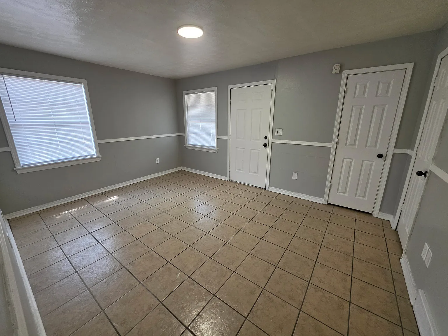 3 bed, 968 sqft, $950 — Photo 4