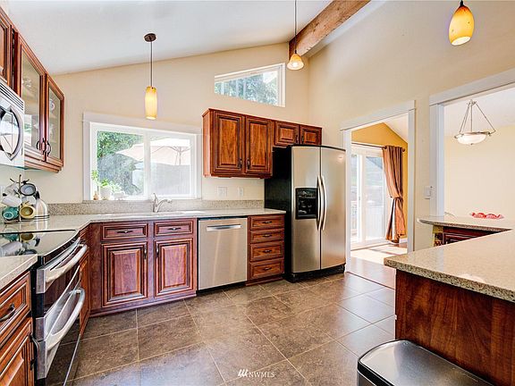 5th image of 16917 NE 38th Pl