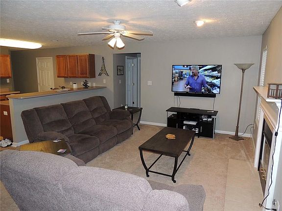3rd image of 432 Cricket Knoll Dr