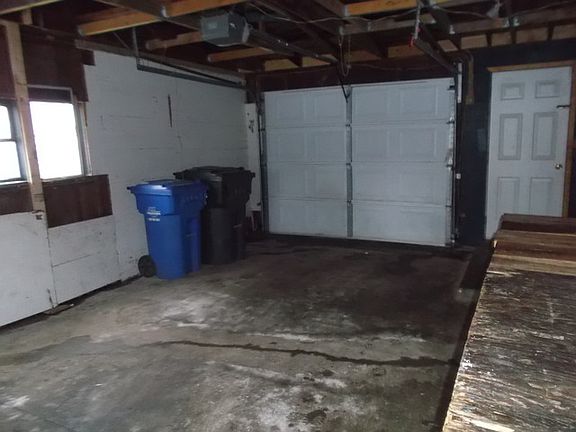 3rd image of 17 Evergreen Ln