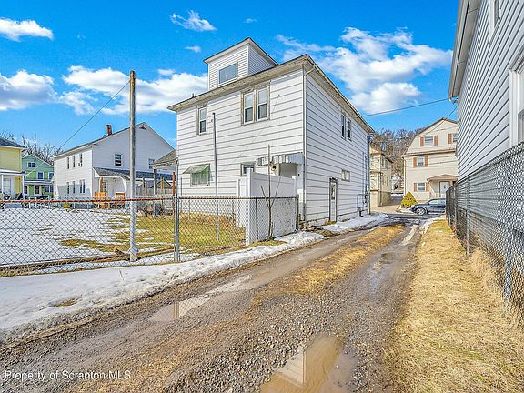 4th image of 53 Sobieski St #2