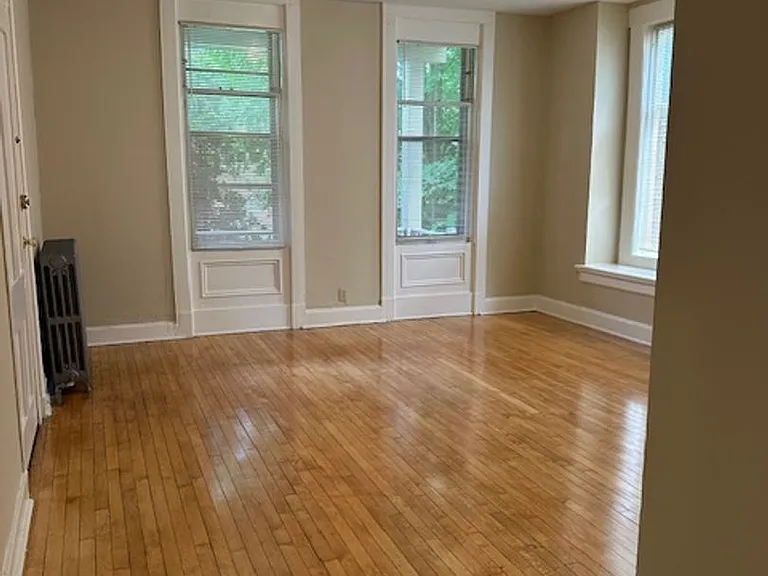 7/1 - $1545 2 BR, 1 BA with Heat, 3 blocks from UWM- 2943 N Bartlett — Photo 21