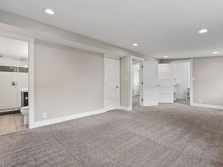 3395 E Larchmont Dr — Photo 25
