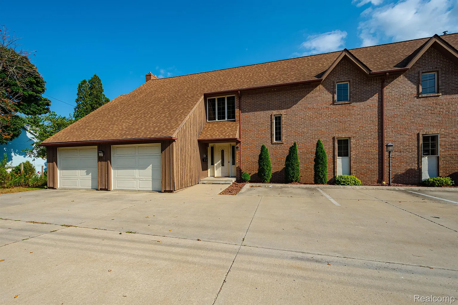 2524 Military St photo 1