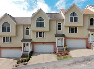 220 Palisades Dr, Morgantown, WV 26508
