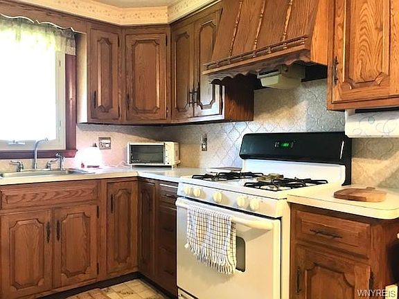 3rd image of 123 Crescent Ct