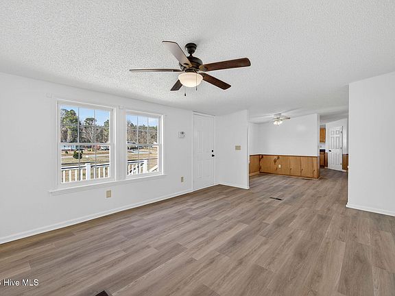5th image of 121 Woodcroft Lane
