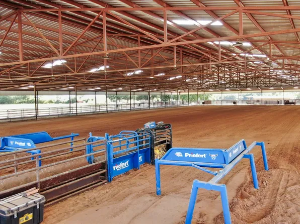 1824 Nutt Grove Ct, Granbury, TX 76049