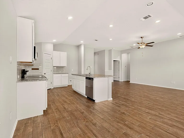 3704 Allegiance Ave — Photo 9