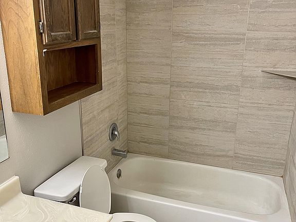 5th image of 5820 S 52nd St APT 6