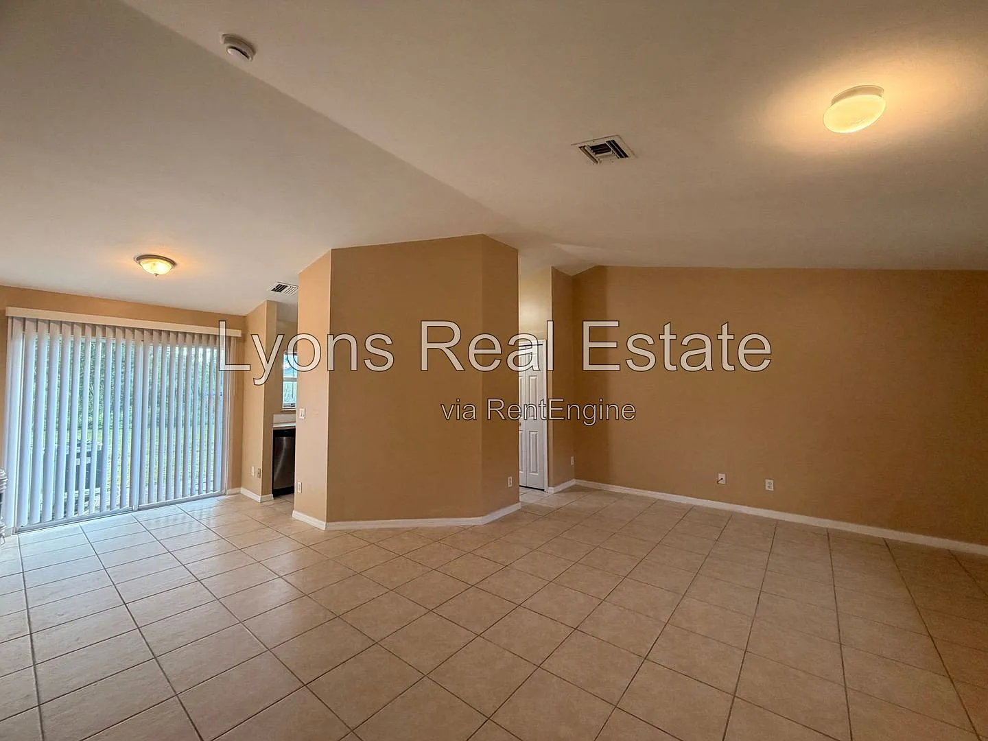 3 bed, 2.0 bath, 1109 sqft, $1,600 — Photo 4