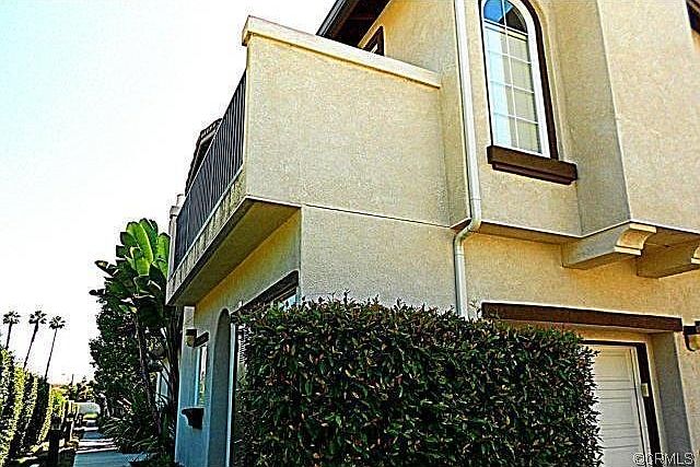 Balcony/side view