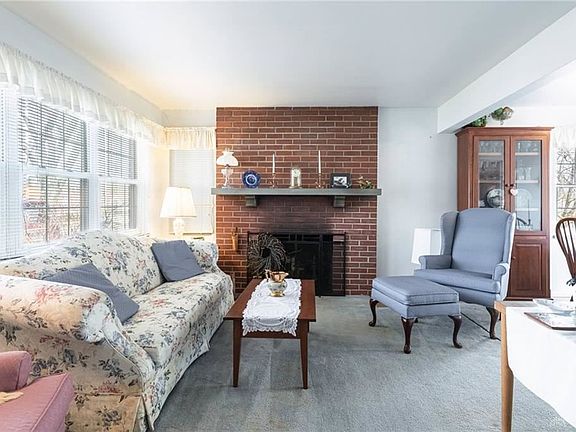 5th image of 413 Rockcliff Cir