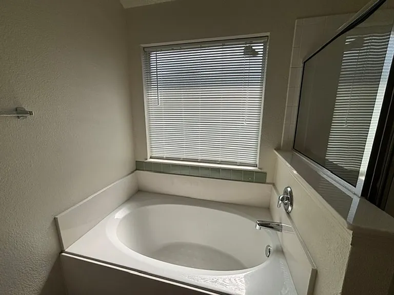 4415 Ashbury Ln — Photo 12