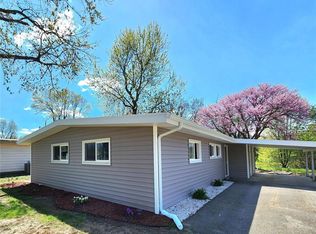 25 Taney Dr, Florissant, MO 63033