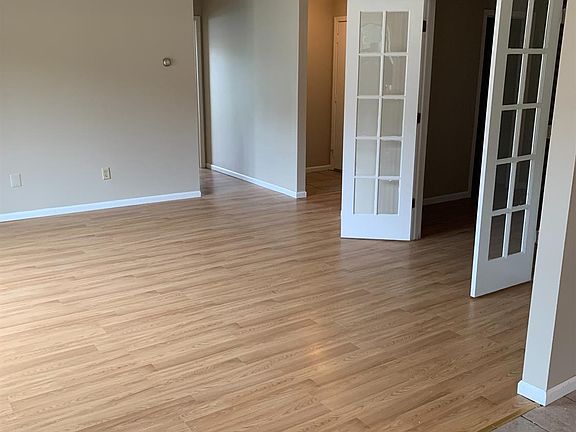 3rd image of 1538 Autumn Dr