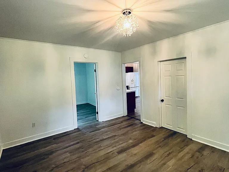122 Liberty Dr — Photo 4