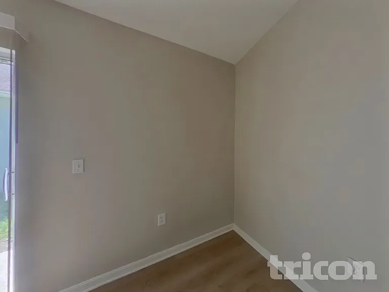 5852 Lake Front Dr — Photo 4
