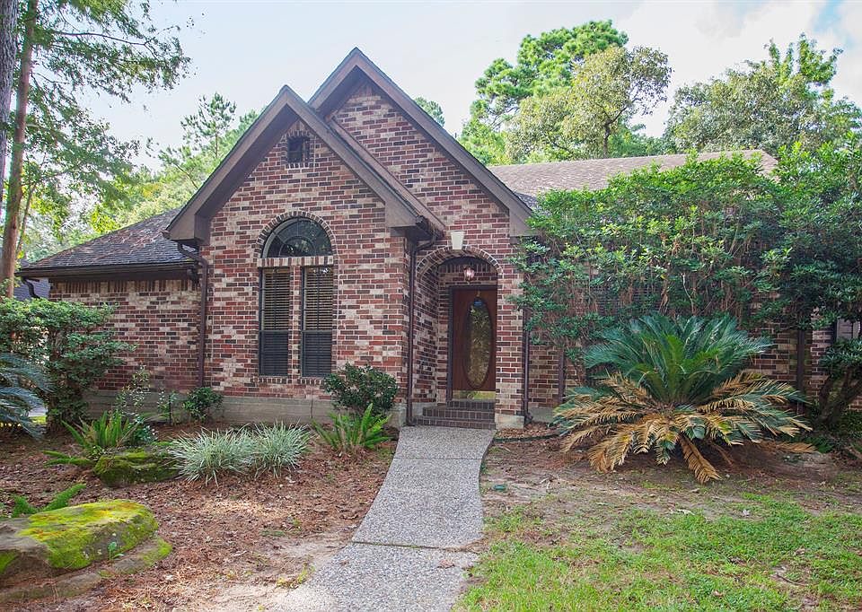 Welcome to 2 Cattail Place in The Woodlands Village of India