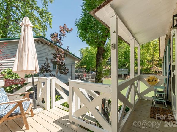 386 Charlotte Dr, Lake Lure, NC 28746