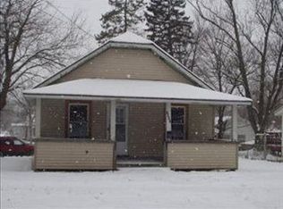 1317 8th St, Three Rivers, MI 49093