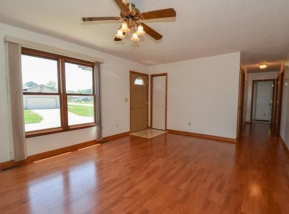 2nd image of 10433 Sunset Ln