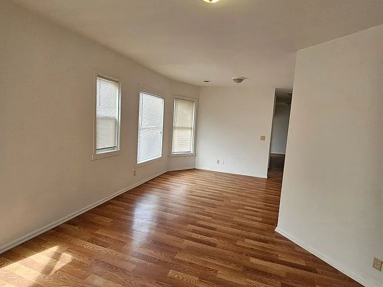 3520-3522 W Mt. Vernon Ave. — Photo 2