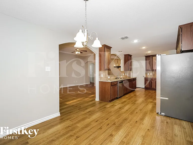 146 Springtree St — Photo 9