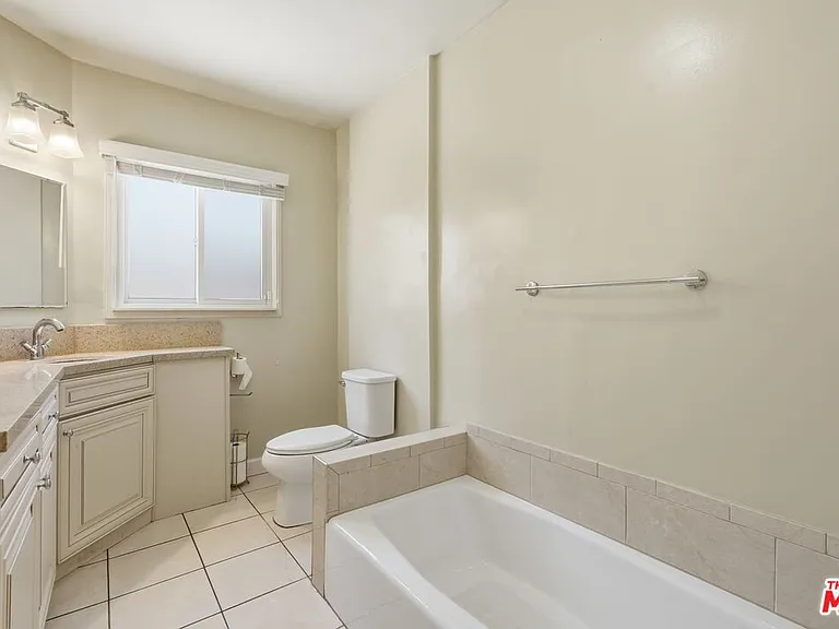 7407 Naylor Ave — Photo 10