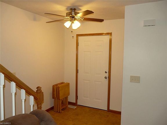 2nd image of 482 Gladstone Dr