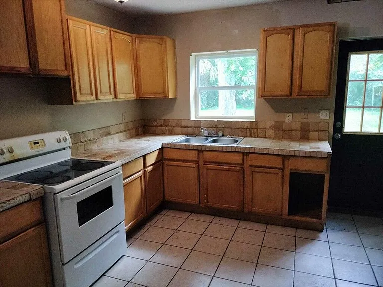 1610 W 9th St — Photo 21