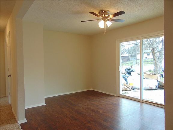 4th image of 810 Bluewood Dr