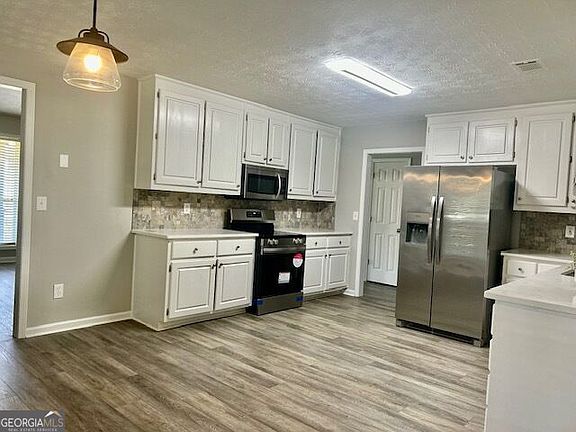 4th image of 328 Cattlemans Cir