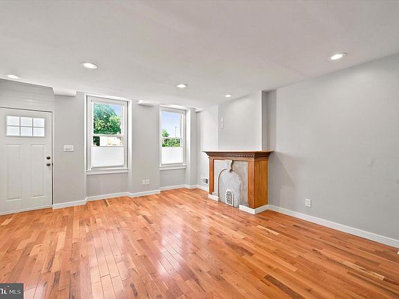 4th image of 1006 W Dakota St