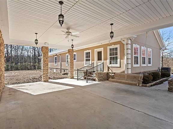 2nd image of 386 Oak Grove Rd
