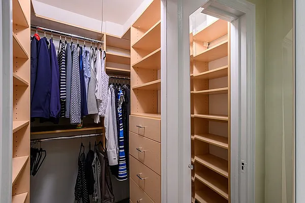 Sold by Nest Seekers International | media 6