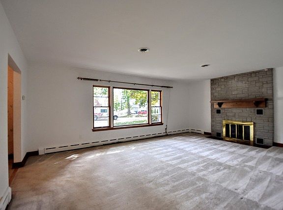 2nd image of 832 College Ave