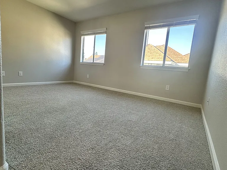 2221 Banbury Cir — Photo 43