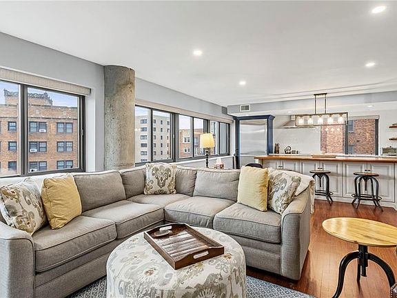 5th image of 803 W 48th St APT 706