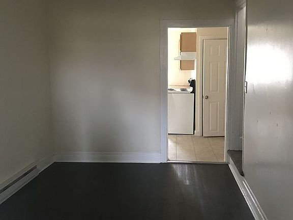 4th image of 27 1/2 Bethel St