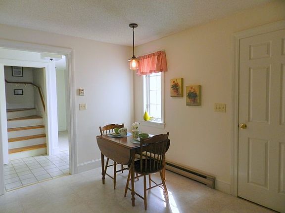 2nd image of 17 Oakwood Ln