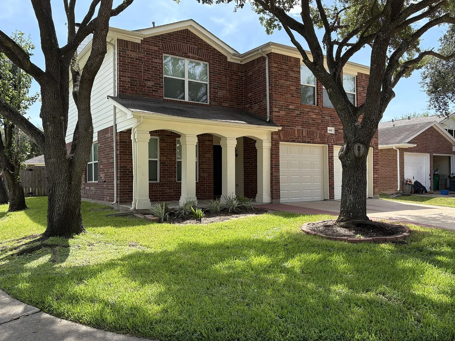 4 bed, 2.5 bath, 2430 sqft, $2,100 — Photo 1