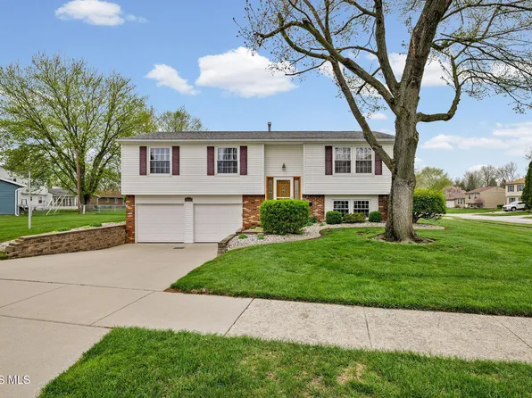 1513 Eastland Dr, Oregon, OH 43616