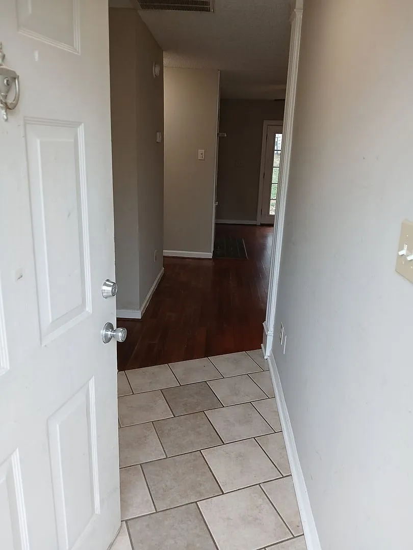 Walk In Shower! Single Level, 2 Br, 2 Full Bath Townhome $1350/Mo. Garner, Nc ! — Photo 4