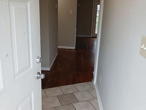 4th image of 303 Kentucky Dr